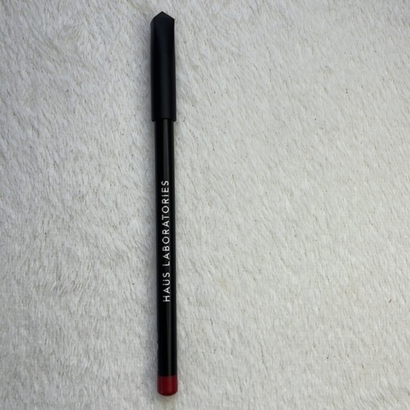 The Sparkling Revolution: Unleashing Creativity w Lady Gaga's HAUS LABORATORIES - Picture 3 of 6